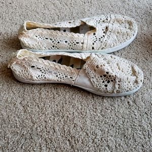 Beige Crochet Aeropostale Flats Size 8
